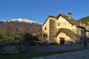 12 Antiche case di Arnosto con vista in Resegone